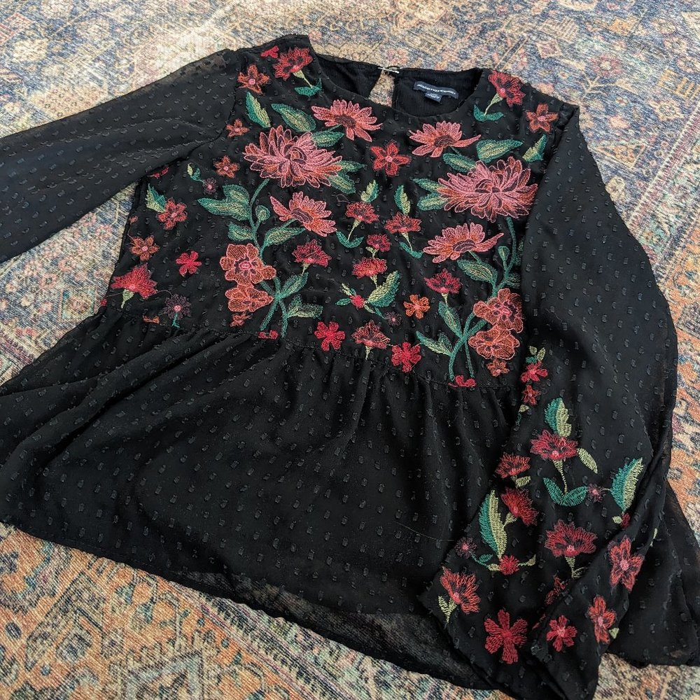 American Eagle Outfitters Embroidered Blouse | Size Large